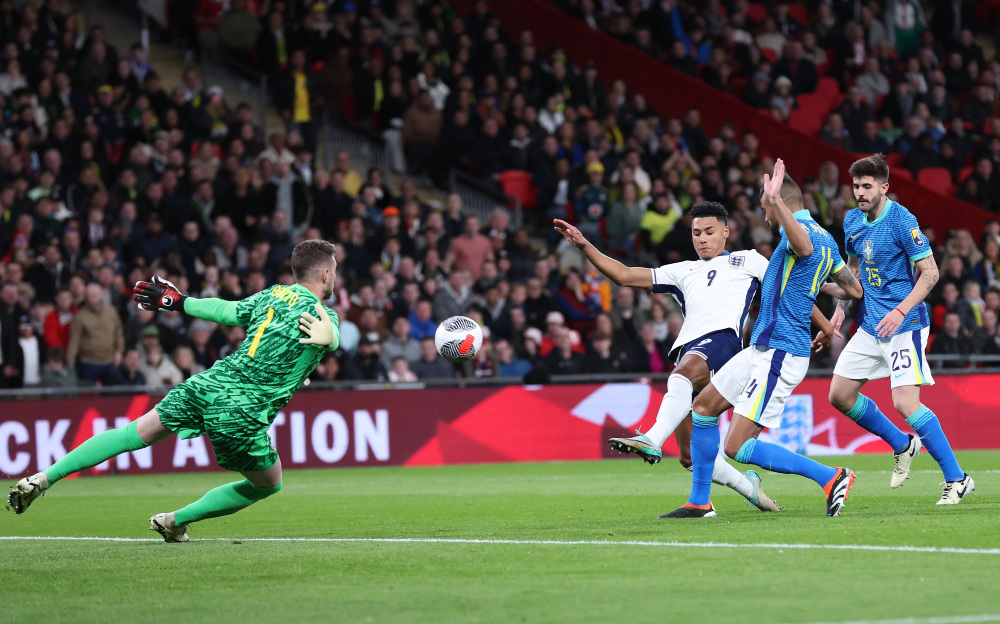 公众瞩目的 公众瞩目的