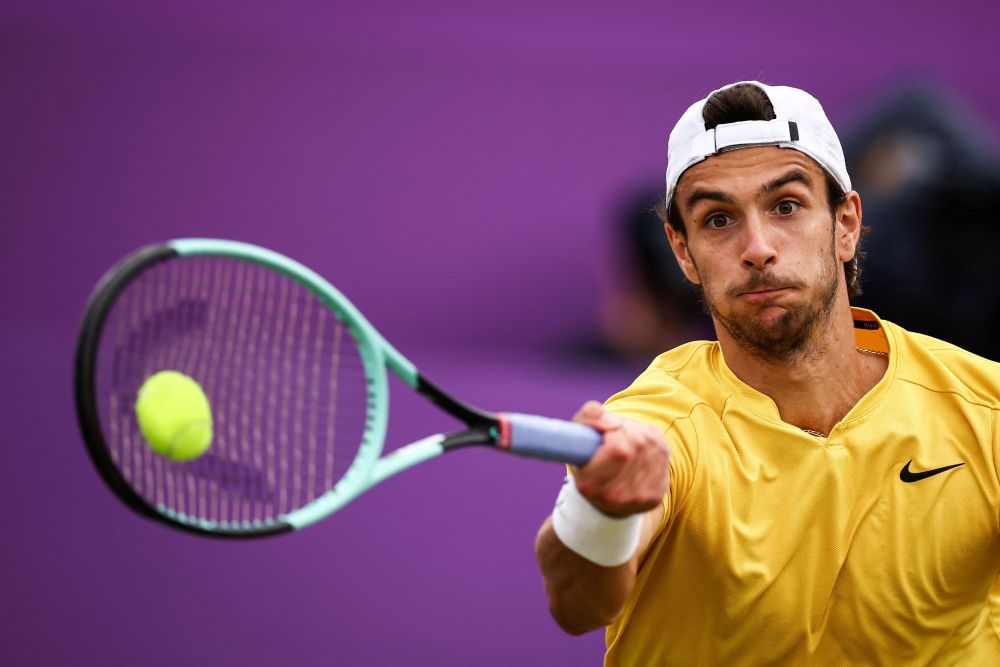 他以稳固的 他以稳固的